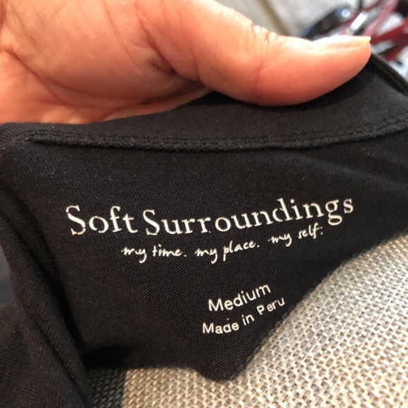 SOFT SURROUNDING BLACK TOP GREAAT CONDITION SIZE MEDIUM - Picture 4 of 4